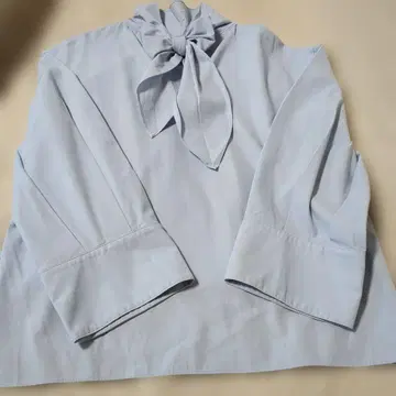 ADORE 리본 포함 라이트 블루 긴팔 블라우스