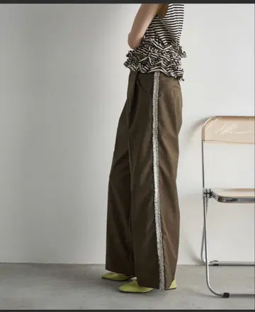 THE YON 글리터 프린지 사이드 라인 슬랙스 브라운 S