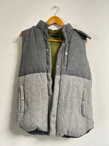 DISCOVERED 후드 부착 다운 베스트