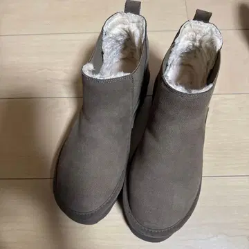 스웨이드 소재 어그 부츠