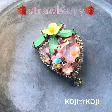 224. 딸기 strawberry 비즈 자수 브로치 핸드메이드 1점만