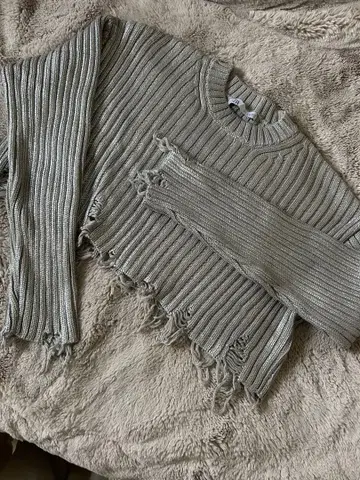 ZARA 리브 니트 크롭 데미지 가공