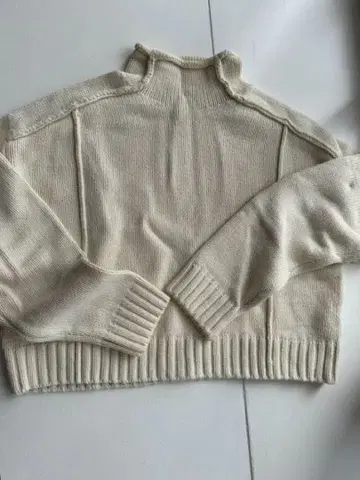 [ 새상품급 ] 아이보리 하이넥 코튼 니트