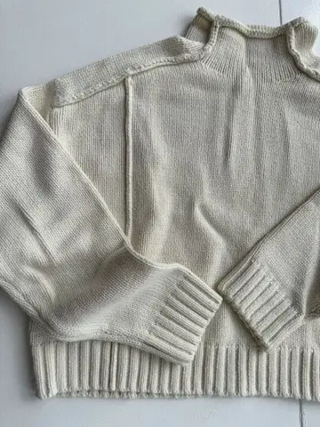 [ 새상품급 ] 아이보리 하이넥 코튼 니트