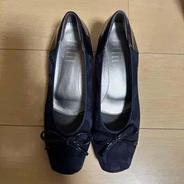 네이비 리본 포함 펌프스 5cm 힐