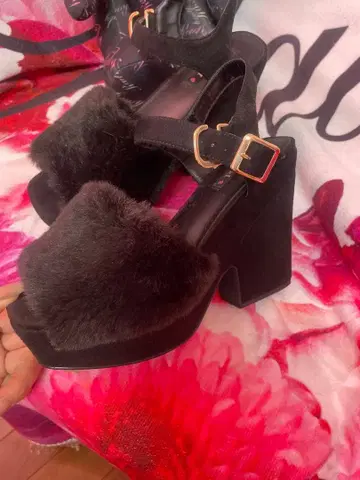 FLAG _J 블랙 퍼 힐 샌들 24~24.5 사이즈