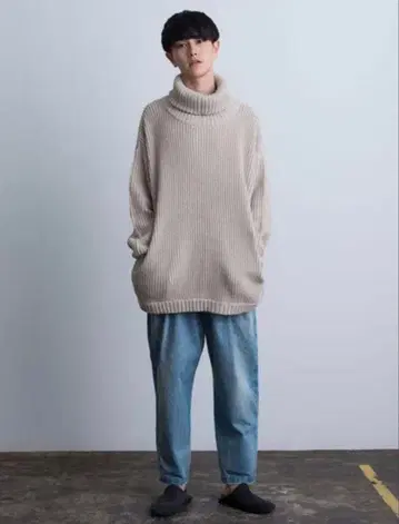 두르카마라 로우 게이지 1 베이지 터틀넥 니트 스웨터