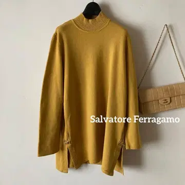 살바토레 페라가모 로고 금장 장식 고급 윤기 울 두께감 니트 튜닉