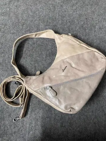 가죽 숄더백 베이지