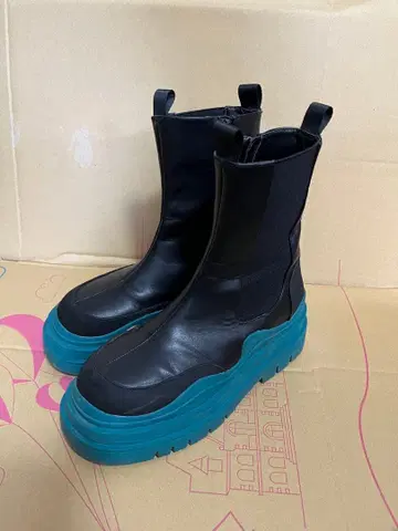 AZUL by moussy 대비 색상 밑창 부츠 터콰이즈 블루