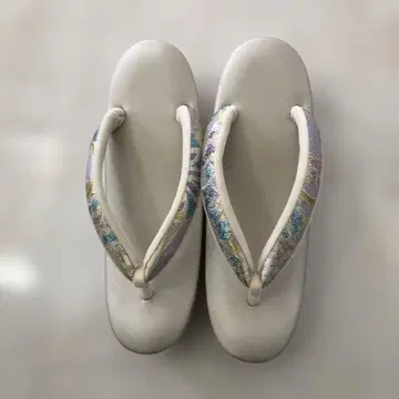 자수 장식 화이트 조리