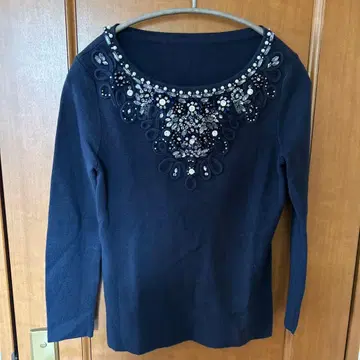 GRACE CONTINENTAL 네이비 비즈 자수 긴팔 니트