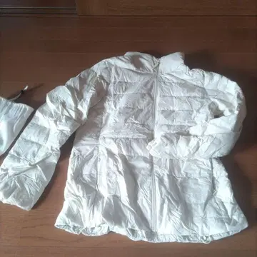 ULTRA LIGHT DOWN 자켓 화이트 수납 봉투 포함