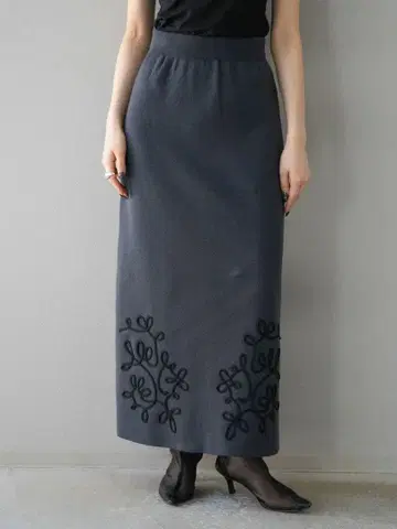 Lumier 코드 자수 코튼 니트 타이트 스커트