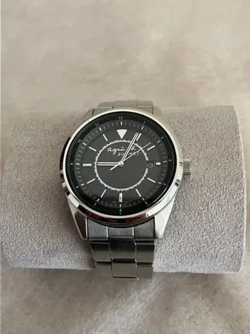 작동 agnes b. 에네스베 실버 솔라 남성용 손목시계