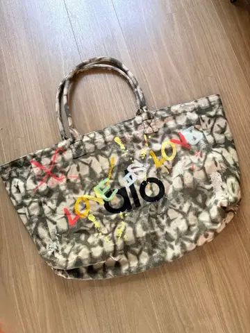미사용 새상품 alo 아로 tote 한정판 토트백 love is love
