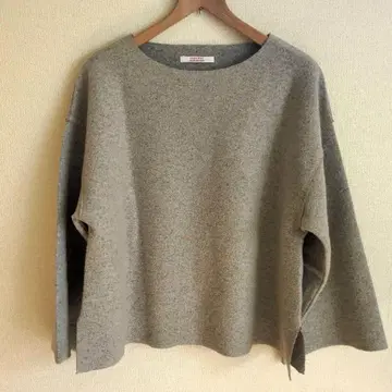 라이트 그레이 상의 울 일본제