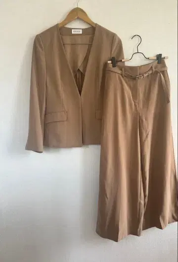 새상품급 PLST 플라스테 백 새틴 스트레치 자켓&팬츠 셋업 MS