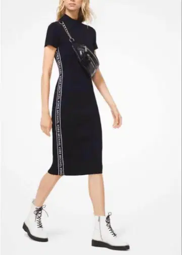 MICHAEL KORS 리브 니트 타이트 로고 원피스 반팔