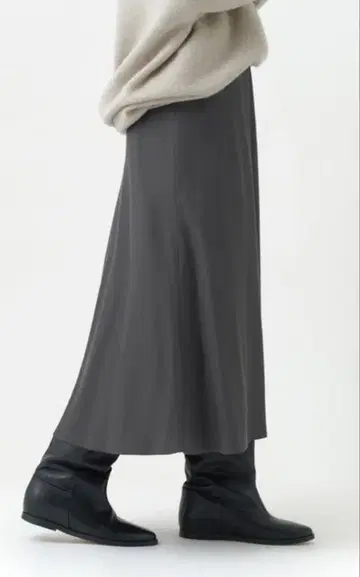 미사용 새상품 IENA 새틴 플레어 롱 스커트 다크 그레이