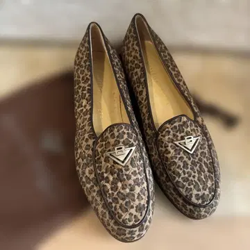 레오파드 무늬 가죽 로퍼