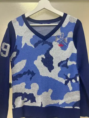 카모 패턴 V넥 스웨터 여성용 09