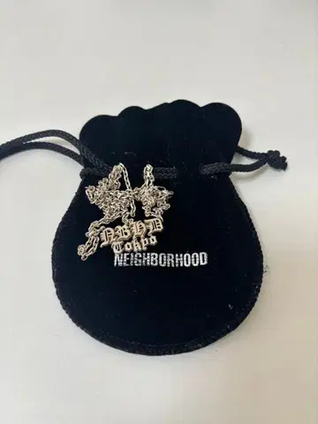 NEIGHBORHOOD 실버 로고 목걸이