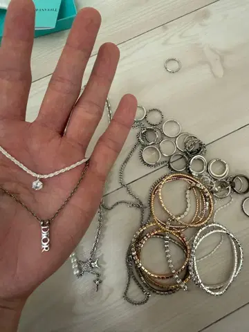 목걸이와 반지 팔찌 세트