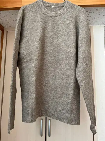 그레이 크루넥 니트 스웨터 긴팔