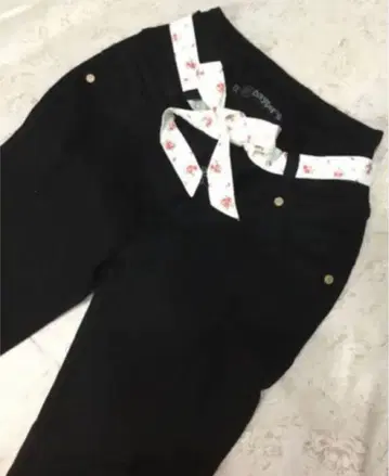 리본 포함 페루진 블랙