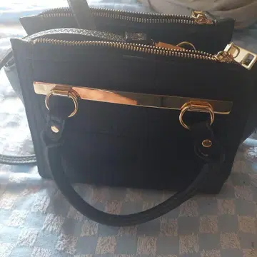 블랙 합성 피혁 숄더백