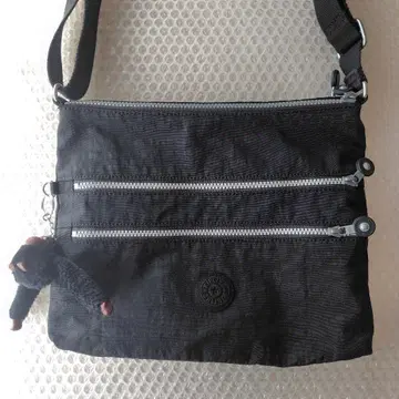 키플링 숄더백 블랙