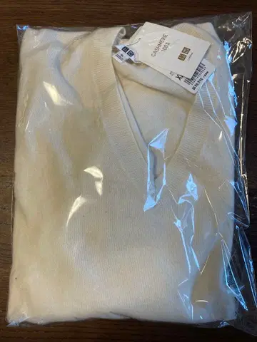 유니클로 화이트 캐시미어 V넥 스웨터 XL