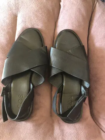 COS 샌들 몇 번 사용한 새상품급