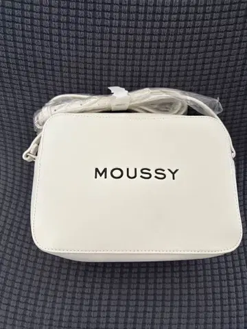 MOUSSY 마우지 화이트 숄더백