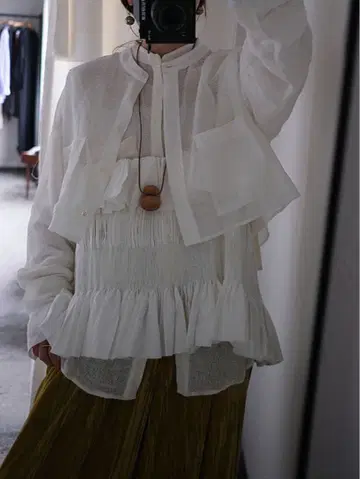 RENATA BRENHA ''BABADO TOP'' (WHITE)