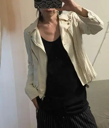 가볍게 걸치는 코튼 더블 라이더스 아이보리 HYDE 착용 스타일 미실