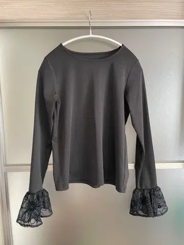 긴팔 티셔츠 레이스 플레어 소매