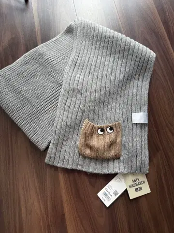 유니클로 안야 힌드마치 머플러