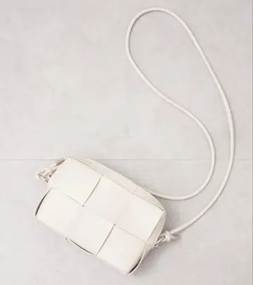 DISCOAT 메쉬 편직 미니 숄더백 아이보리