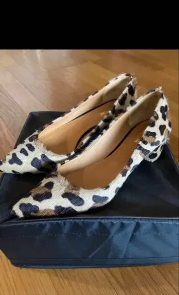 PIPPICHIC 표범 무늬 송치 펌프스