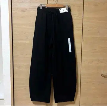 [택 포함 새상품] GU 맨투맨 배럴 레그 팬츠 블랙 M