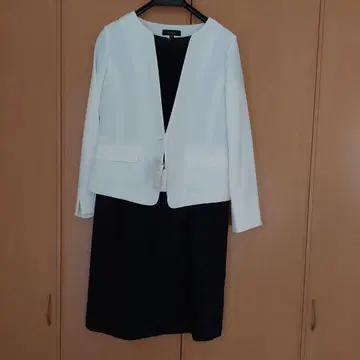 화이트 자켓 포함 자수 원피스 11호