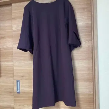 CLOCHE 블랙 반팔 무릎 기장 원피스