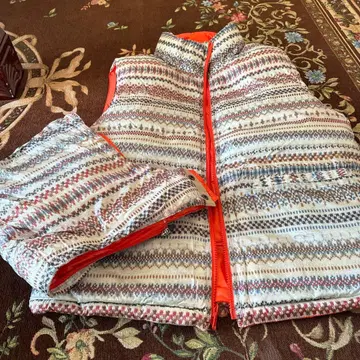 라코스테 리버서블 다운 페더 베스트 프린트