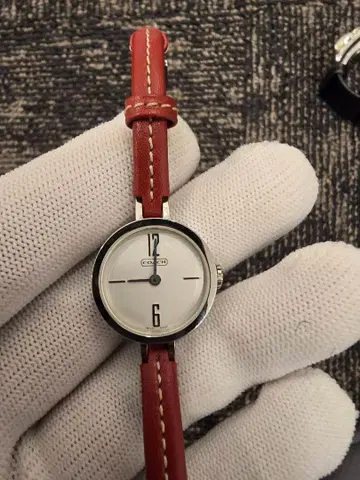 여성용 빨간색 가죽 벨트 시계