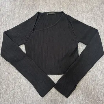 EMODA 스킨컷 라인 니트