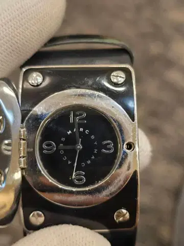 MARC BY MARC JACOBS 아날로그 손목시계