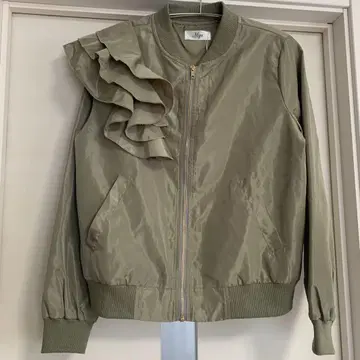 미사용 새상품 Myu 프릴 오 그린 MA-1 자켓