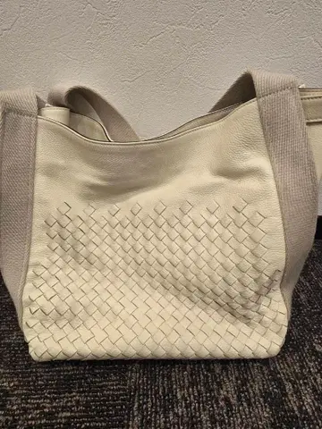 화이트 뜨개질 토트백